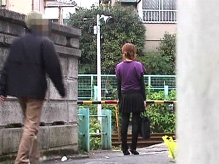 スカートめくり