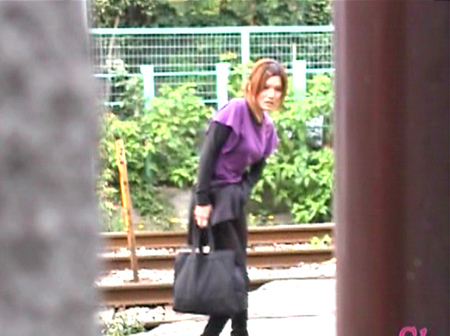 スカートめくり