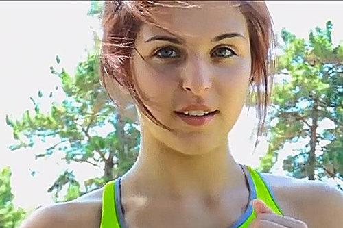 美少女アスリート密着取材のハプニング画像