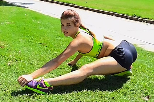 美少女アスリート密着取材のハプニング画像